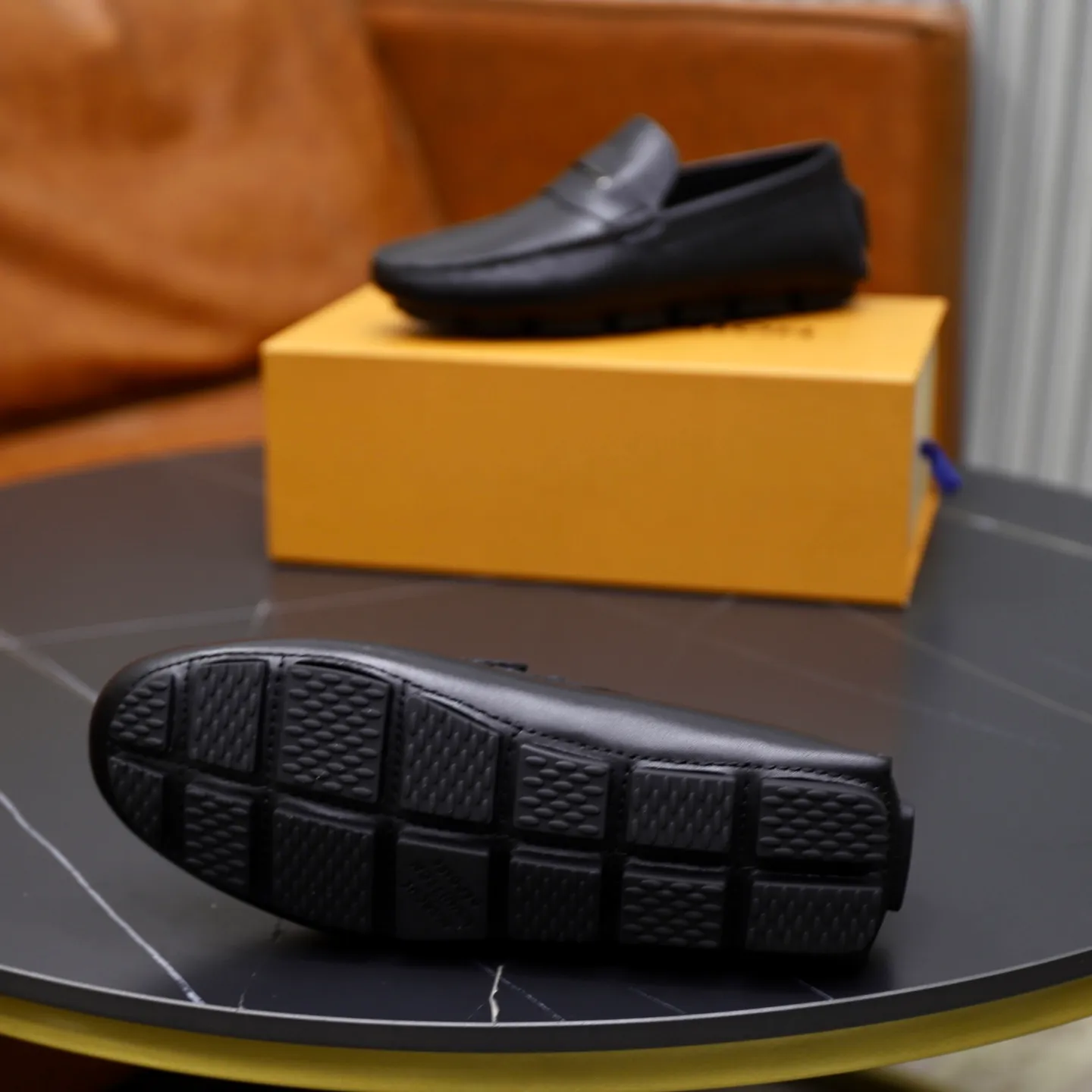 Ex-factory price: 480💰【LV】Louis Vuitton ⚠️High-end men’s driving and pedal series ⚠️38-44 (customized for 45) ⚠️All original cowhide leather! Thick and soft! Made entirely of calfskin lining! Rubber sheet anti-slip beanie sole! Three-dimensional package technology! Fashionable and classic! Handicrafts! Original high quality! Feel free to compare!